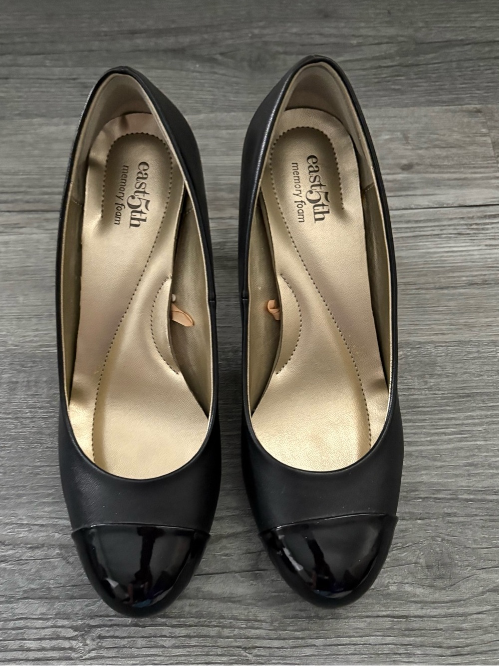 East 5th Black Cap-Toe Memory Foam Flats. Women size 8
